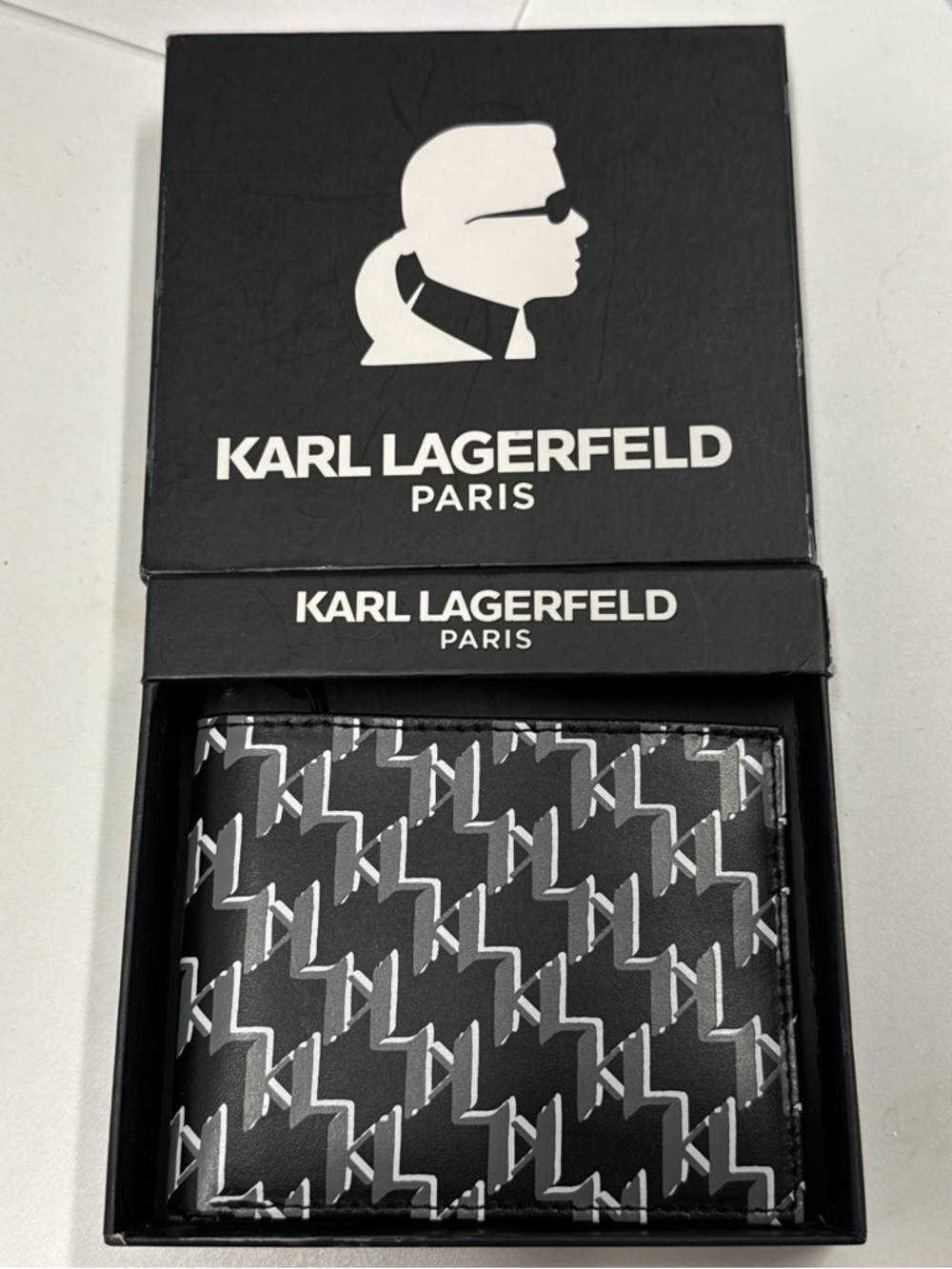 Karl Lagerfeld Men's Black Signature Logo Bi-Fold Wallet new in box